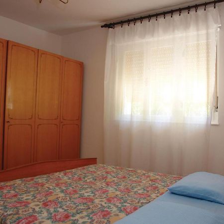 Stunning Apartment In Pula With Kitchen מראה חיצוני תמונה