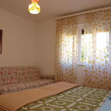 Stunning Apartment In Pula With Kitchen מראה חיצוני תמונה