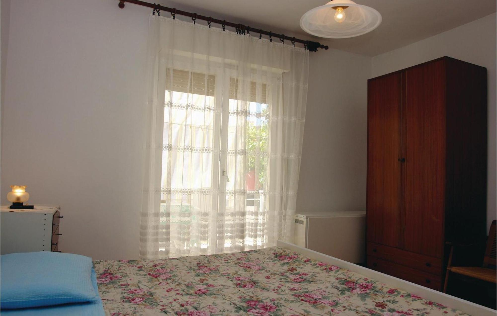 Stunning Apartment In Pula With Kitchen מראה חיצוני תמונה